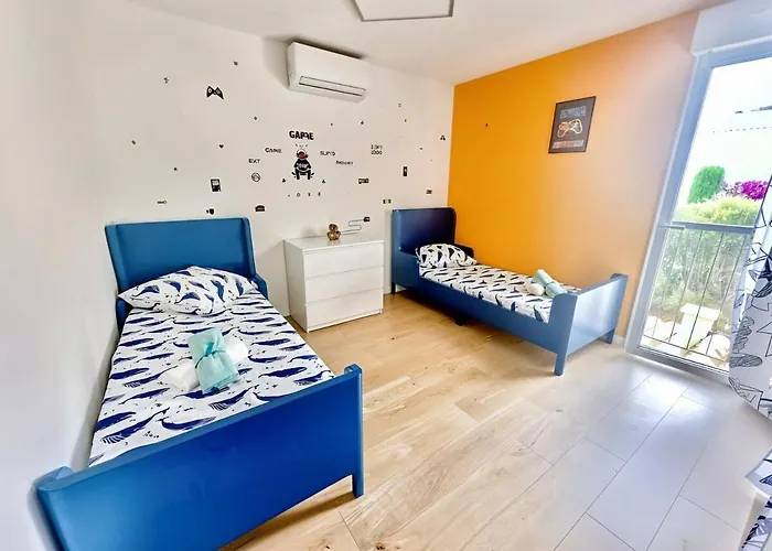 Frgk Private Antibes Pool, Garden & Ultra-fast Wi-fi 别墅 *